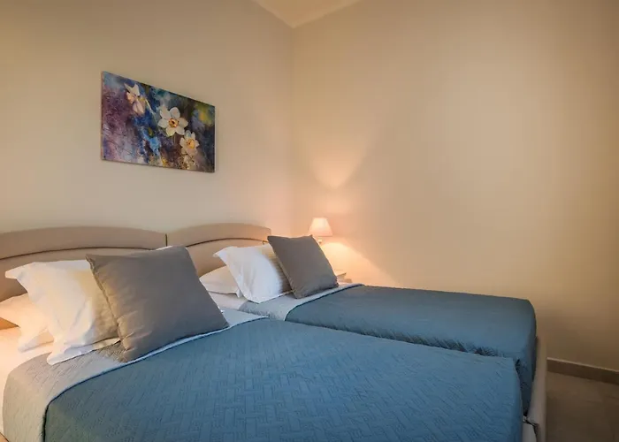The Lagoon Luxury House